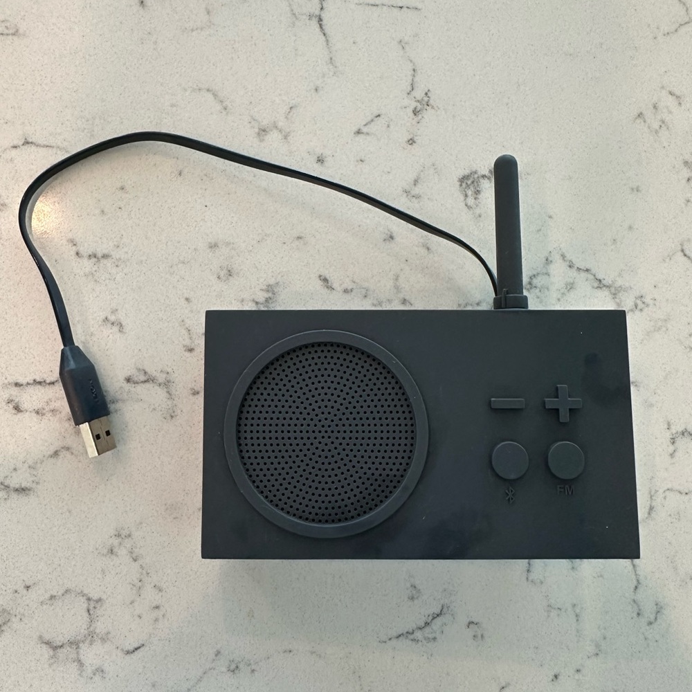 Black Wireless Tykho Speaker and Radio